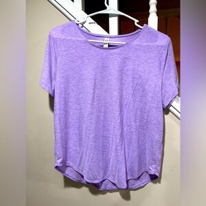 Under Armour Women’s Top size medium